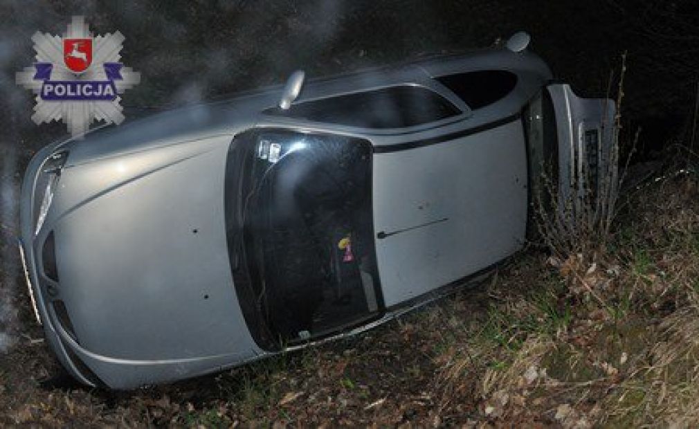 Zderzenie dwóch osobówek w Dąbrowie Tomaszowskiej, foto: Policja