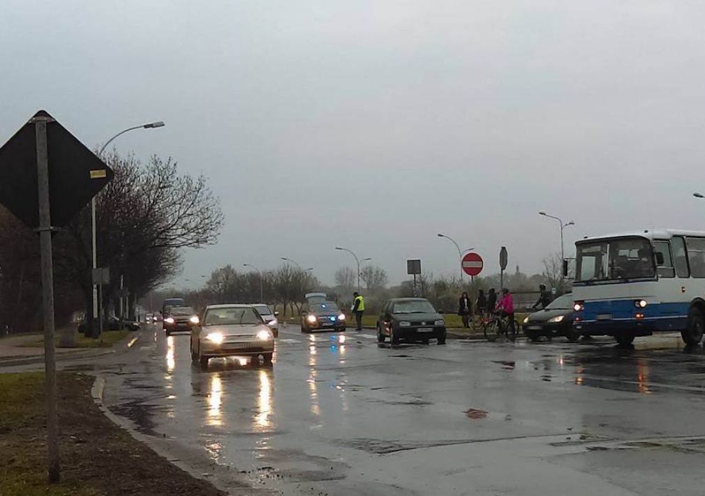 Kierowca osobówki potrącił na przejściu dla pieszych rowerzystkę, foto: materiał redakcyjny