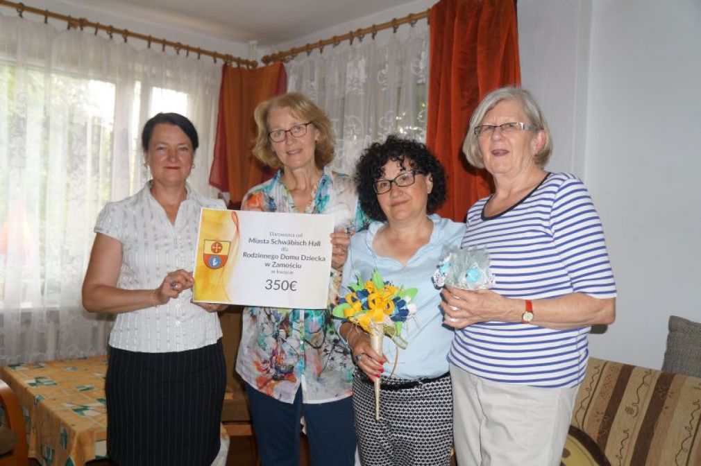 Goście przekazali na konto placówki darowiznę w wysokości 350 euro, foto: UM Zamość