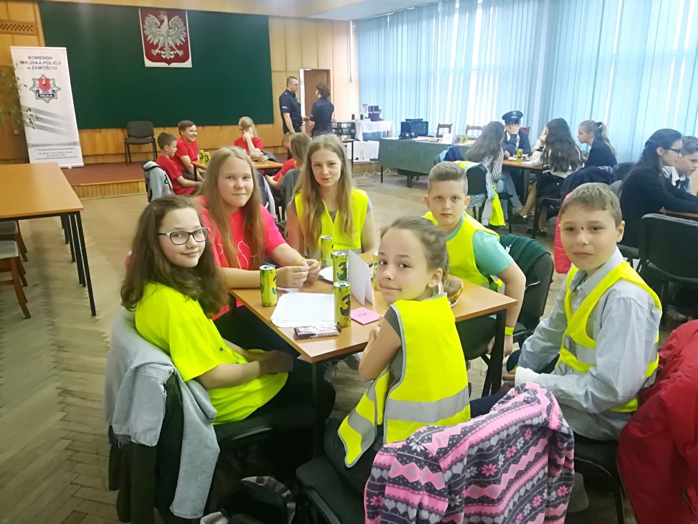 Drużyna zamojskiej "Ósemki" wygrała powiatowy etap konkursu wiedzy prewencyjnej "Jestem bezpieczny", foto: materiał nadesłany