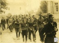 Na zdjęciu żołnierze z Kompanii Armii Krajowej "Konrada" wkraczają do Zamościa - 25 lipca 1944 roku, foto: Archiwum Państwowe w Zamościu