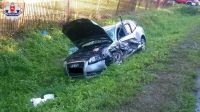 32-letni kierowca audi oraz dwoje pasażerów w wieku 55 i 56 lat, trafiło do szpitala, foto: Policja