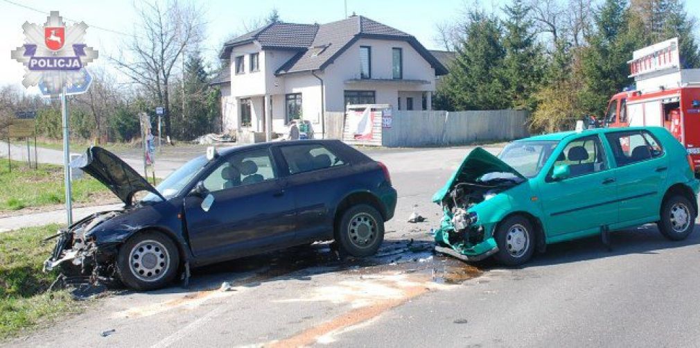 Zderzyły się dwie osobówki: volkswagen polo i audi, foto: Policja