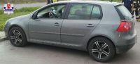 Policjanci wybili w aucie szybę i wyciągnęli z wnętrza 5 miesięczną dziewczynkę, foto: Policja
