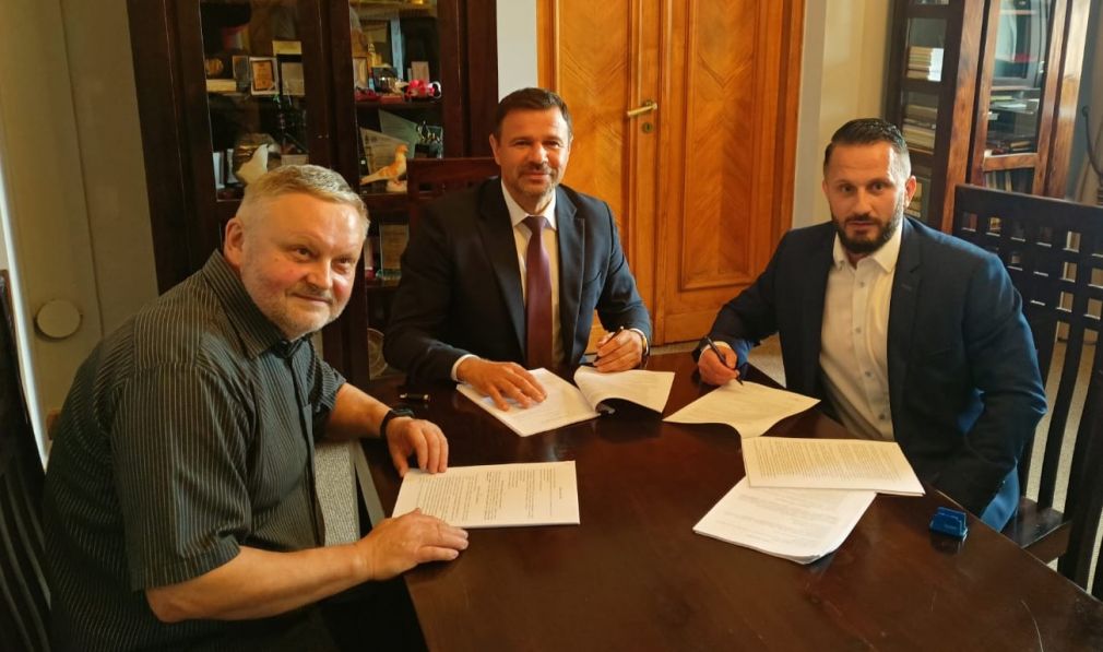 Popisanie umowy z wykonawcą. foto: UM Zamość