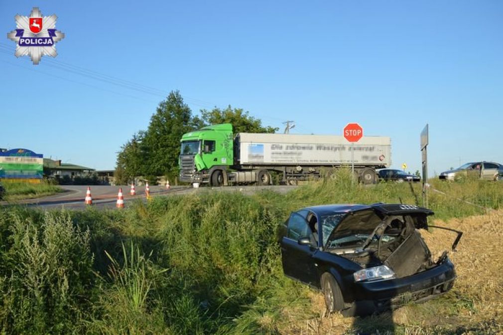 Kierowca ciężarówki nie ustąpił pierwszeństwa przejazdu jadącemu od strony Chełma audi, foto: Policja