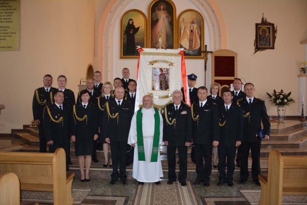 Chorągiew dla parafii ufundowali zamojscy strażacy, foto: materiał nadesłany