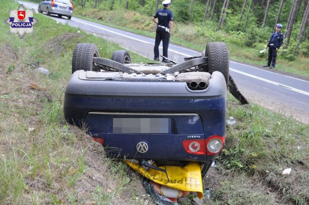 19-letni kierowca nie dostosował prędkości do warunków panujących na drodze,foto: Policja