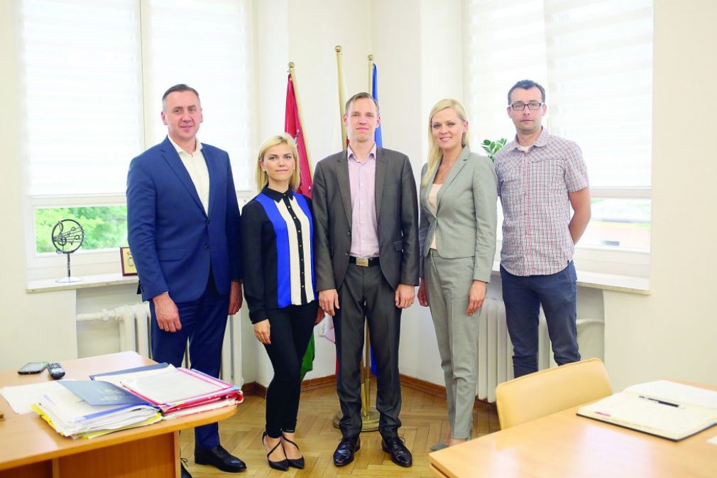 Para została oficjalnie powitana przez władze miasta, fot. Urząd Miasta Hrubieszów 