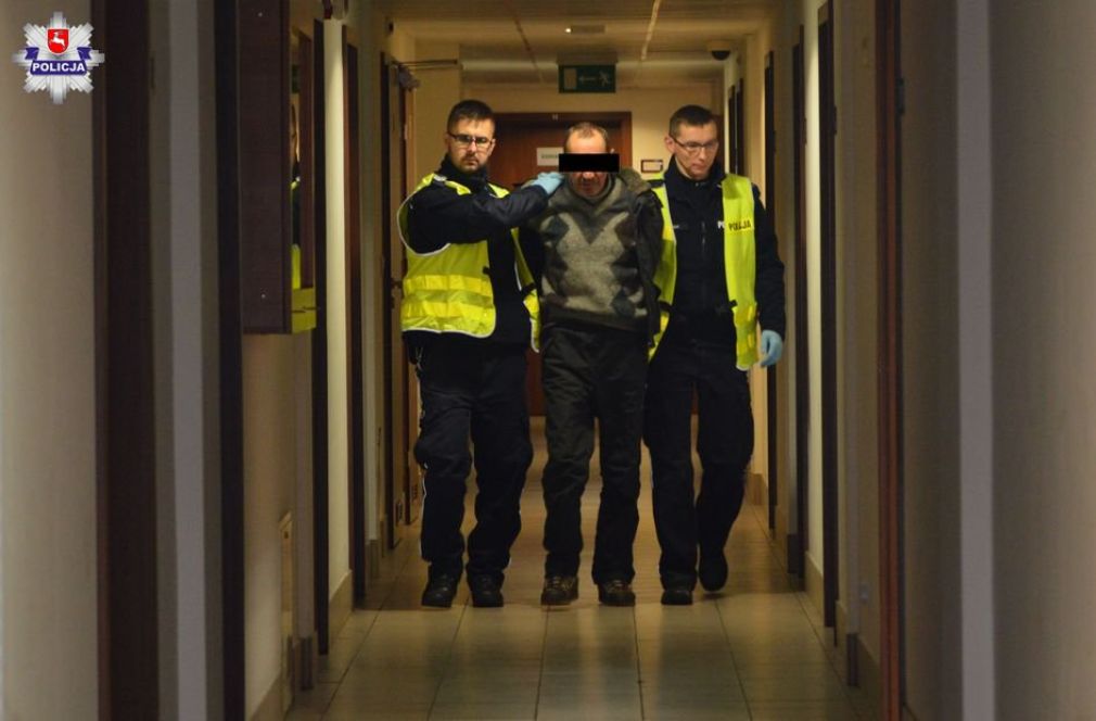 Policjanci zatrzymali mężczyznę i osadzili w areszcie, foto: Policja
