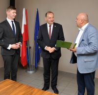 Podpisanie umowy o dofinansowanie unijne budowy wodociągu w Płoskiem odbyło się 19 lipca w Starostwie Powiatowym w Zamości, źródło: gminazamosc.pl  